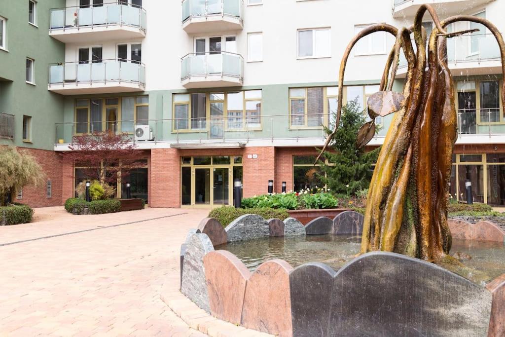 Great Tourist And Business Apartment Bratislava Buitenkant foto