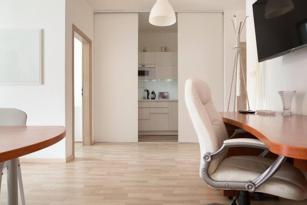 Great Tourist And Business Apartment Bratislava Buitenkant foto