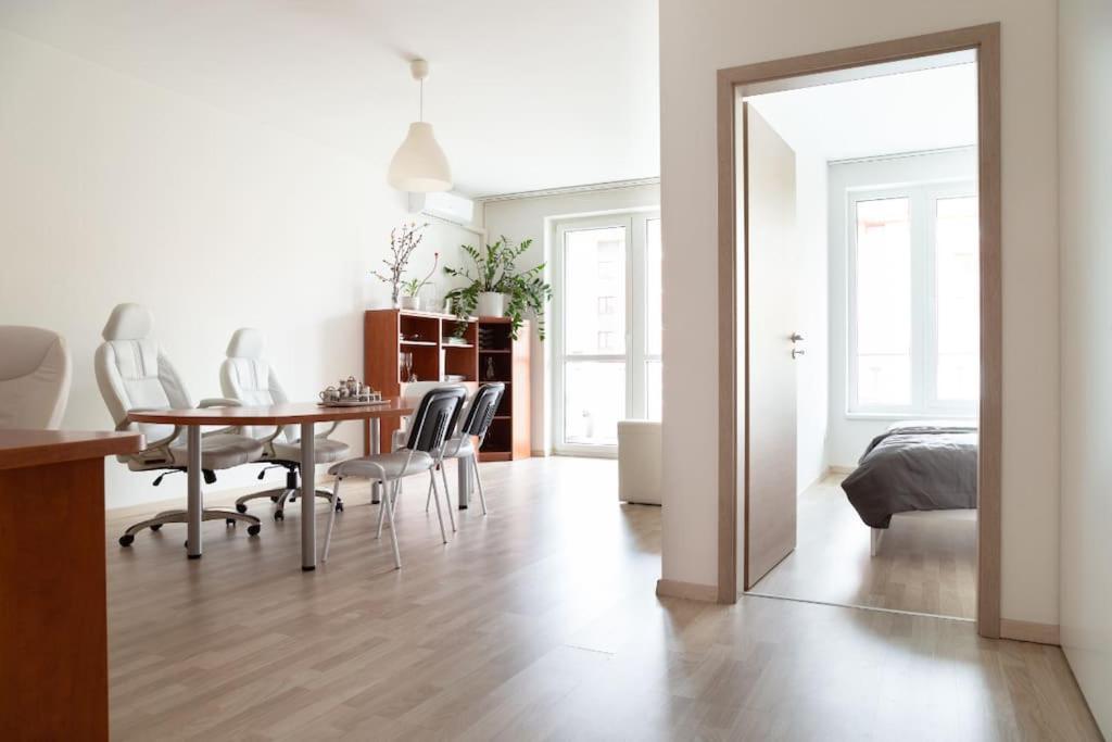 Great Tourist And Business Apartment Bratislava Buitenkant foto