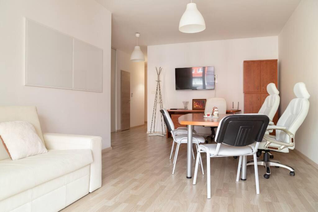 Great Tourist And Business Apartment Bratislava Buitenkant foto